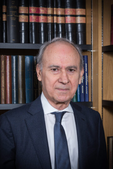 Dr. Farhad Daftary in a suit